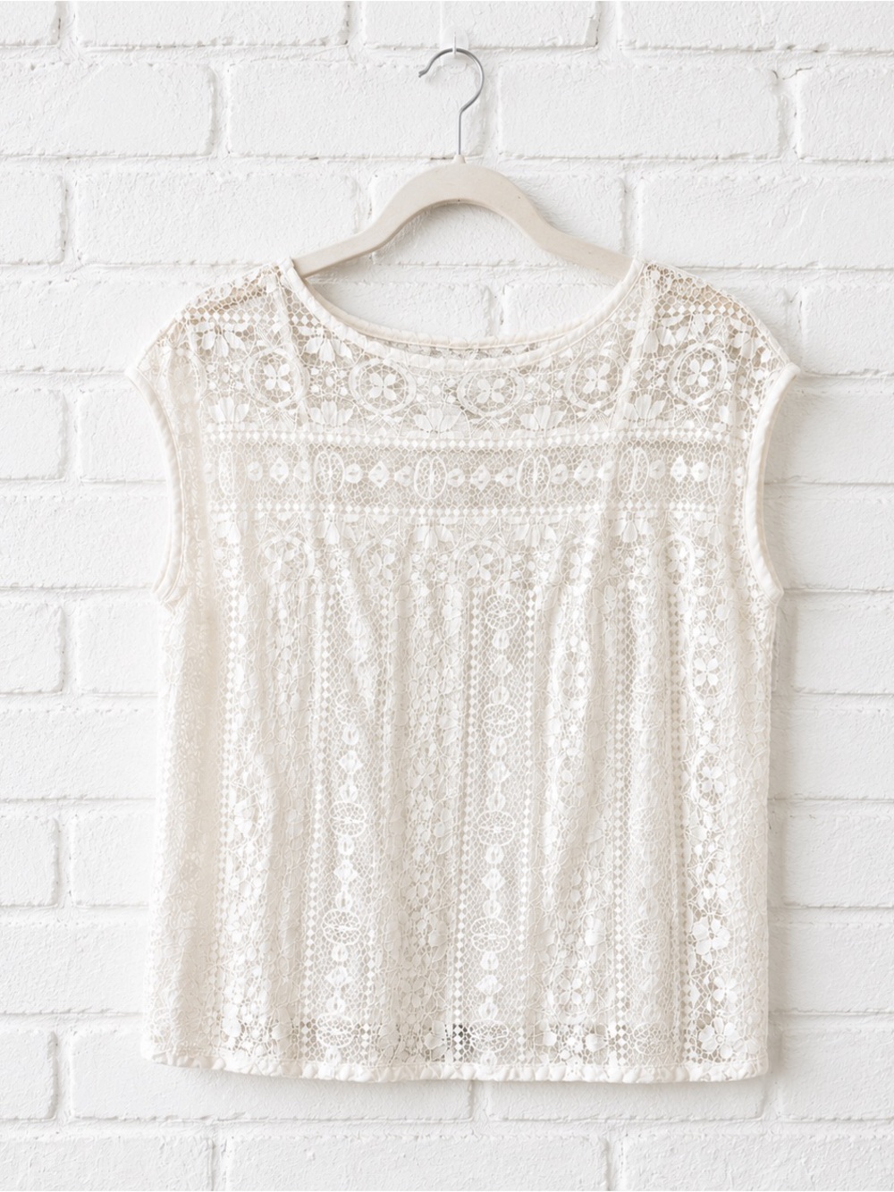 DKNY Donna Karen White Lace Crochet Top Size Medium Boho Cotton Cap Sleeve